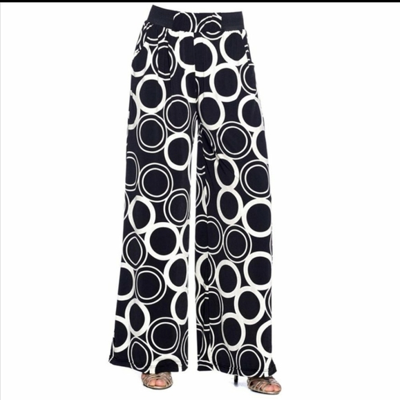 Pants - LAST 1 NEW Black and White Palazzo Pants